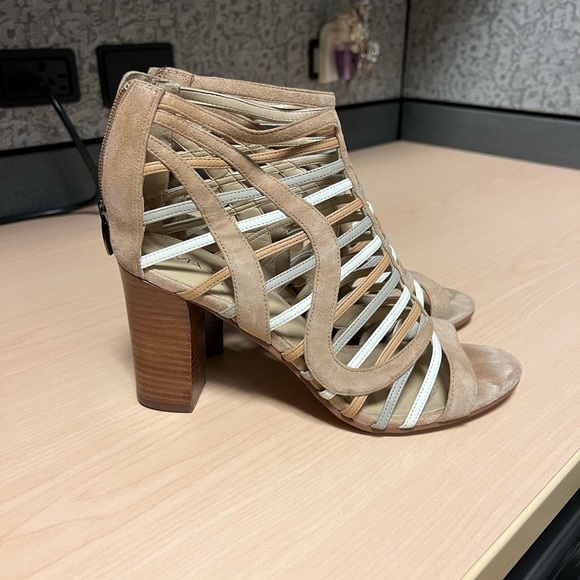 Via Spiga size 9 heels - Picture 2 of 2